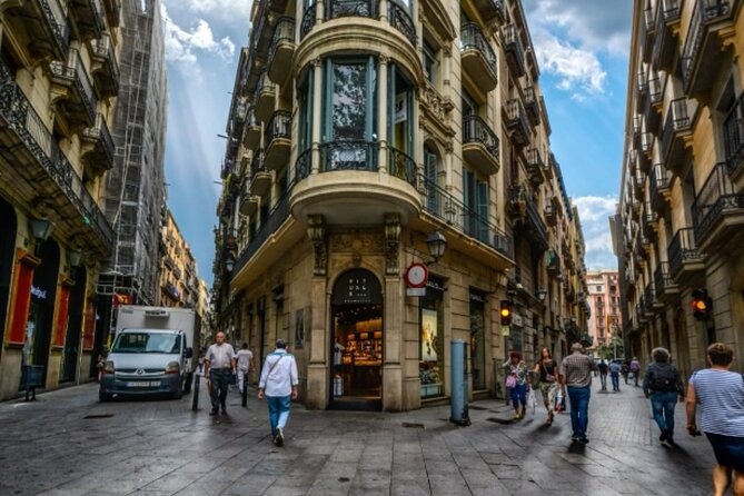 Gothic Quarter Barcelona Tour with Audioguide - Palau Reial Major and Palau de la Generalitat: When Politics Lives in Stone
