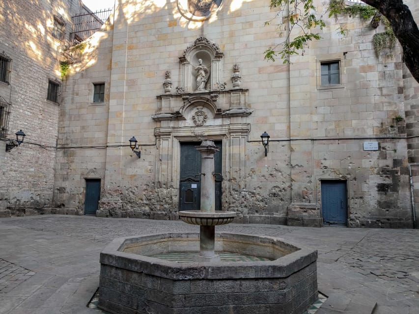 Gothic Quarter & Gaudí's Treasures Small-Group Tour - Why this 2-hour walk works for first-timers