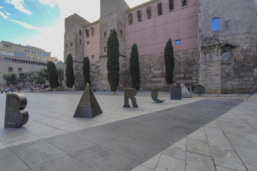 Gothic Quarter & Gaudí's Treasures Small-Group Tour - The Gothic Quarter: narrow lanes, Roman echoes, and “look up” moments