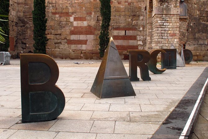 Gothic Quarter Insights & Tapas Experience - Placeta del Pi, Carrer de Montcada, and Plaça del Rei: where the quarter becomes navigable