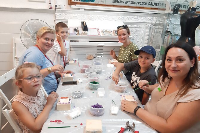 Guided Gaudí Mosaic Workshop for Children in Barcelona 1 Hours - The Gaudí Trencadís Technique: What You Actually Learn