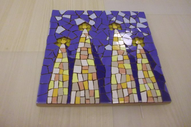 Guided Gaudí’s Trencadís Mosaic Workshop in Barcelona 4 Hours - Choosing your project: salamanders, frames, and custom ideas