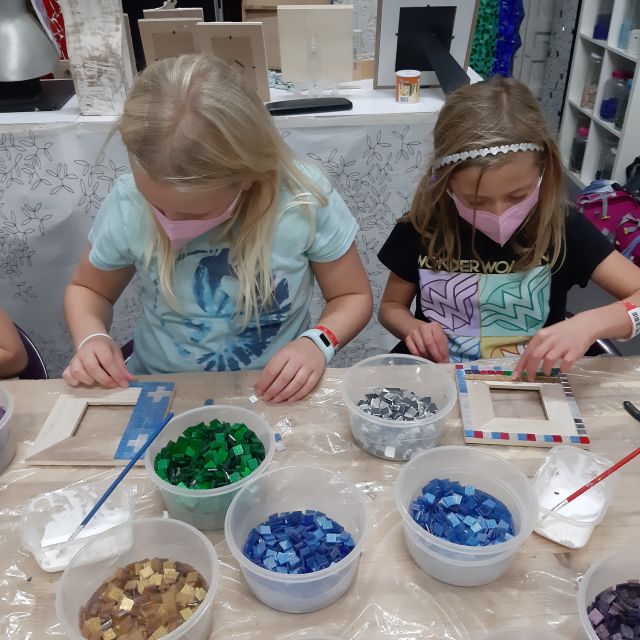 Guided Gaudí’s Trencadís Mosaic Workshop in Barcelona - Grout, pickup timing, and packing your mosaic without drama