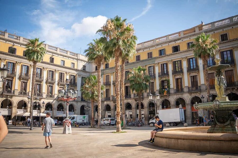 Guided tour of Barcelona in French (Old Town & Instagram spots) - Key points worth knowing before you go