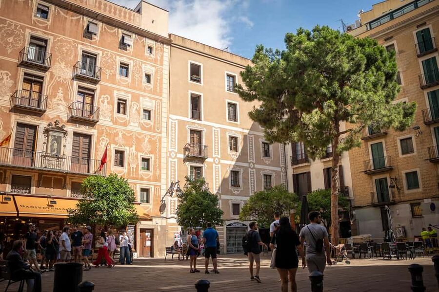 Guided tour of Barcelona in French (Old Town & Instagram spots) - El Born and Santa Maria del Mar: the best kind of photo stop