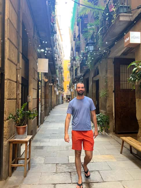 Guided tour of Barcelona in French (Old Town & Instagram spots) - Small-group rhythm, iPad support, and why 3 hours feels right
