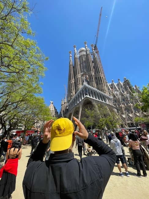 Guided Tour of Sagrada Familia - Gaudi's dream - Entering Gaudí’s world: skip-the-line and security reality