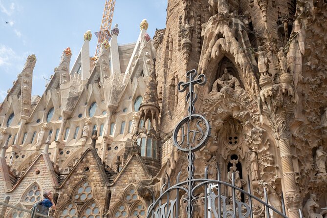 Guided Tour Sagrada Familia and Park Guell - Group size and guide style: why small matters with Gaudí