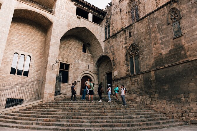 HistARy: Guided tour of the Gothic Quarter with Augmented Reality - Meeting point and pickup: start at Plaça de Garriga i Bachs