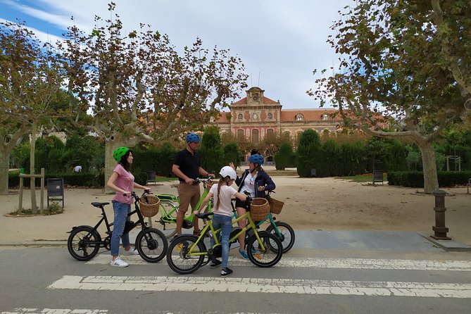 Historical Barcelona E-bike Guided Tour - The route, stop by stop: Arc de Triomf to Sagrada Família