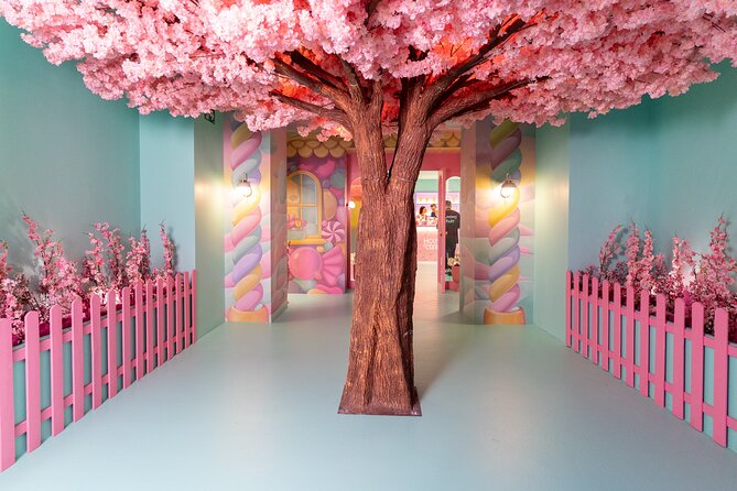 House of Candy: The Sweetest Experience in Barcelona - Coffee-shop access and the gift shop reality check