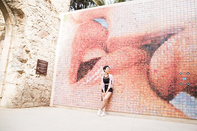 Instagram Photoshoot Tour in Barcelona - Starting at Plaça de la Seu: a smart way to begin the day