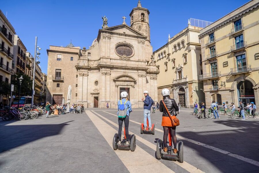 Intro Segway Tour Barcelona 1h - Guides and the Small-Group Advantage