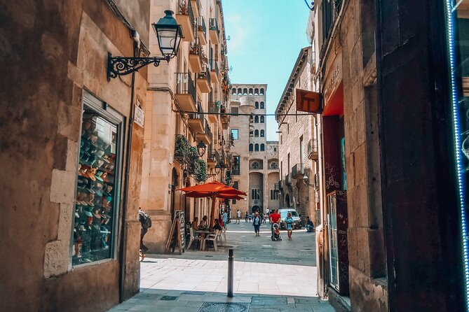Introduction to Barcelona's Old Town Gothic Quarter Walking Tour - Font dels Senyors: a Gothic fountain for everyday life