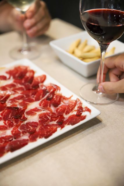 Jamón Experience Essential: Iberian Ham Tasting in Barcelona - 30 minutes of jamón education, with real guidance