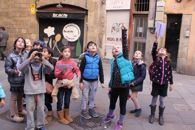 Kids & Family Private Guided Dragon Tour in Barcelona - Starting at Carrer Comercial: getting into the right zone fast