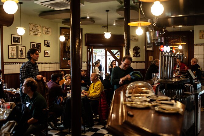 La Barceloneta Tapas & Wine & Drinks Tour in Barcelona - Dinner included: how to plan your earlier meal (so you enjoy it, not just survive it)