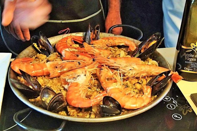 La Boqueria Market and Paella Cooking Class in Barcelona - Tapas and wine tasting: how 10 small plates teach the whole Spanish meal