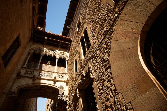 Love in the Gothic Quarter Barcelona: Self-Guided Romantic Walk - Arc de Triomf start: your easy launch into Ciutat Vella