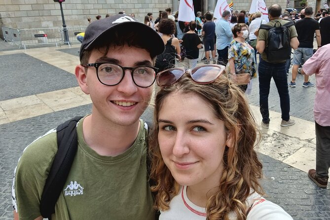 Love in the Gothic Quarter Barcelona: Self-Guided Romantic Walk - How the app scavenger hunt actually plays during the 2-hour walk