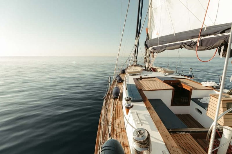 Luxury and exclusive sailing tour with private service - On-water time: wind, coastline views, and the rhythm of sailing