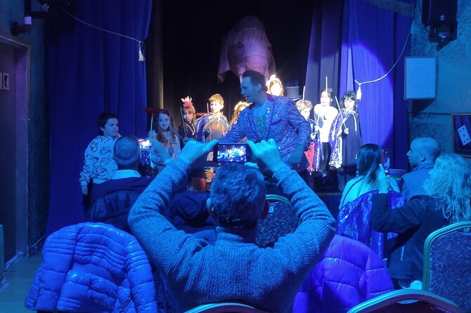 Magical Weekend - The one-hour show experience: small theater, close-up magic