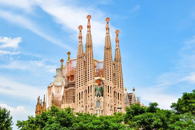 Max 6 People Full-Day Tour Barcelona, Sagrada Familia, Parc Guell - Meeting at Plaça Nova and Moving Toward Gaudí