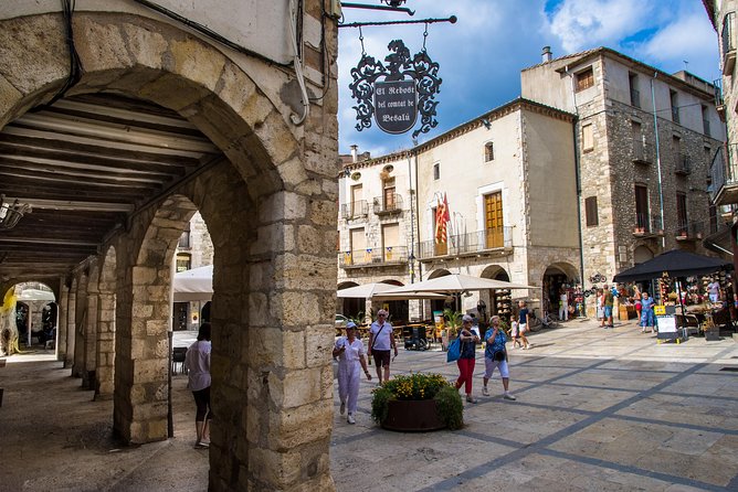 Medieval Three Villages Small Group Day Trip from Barcelona - Castellfollit de la Roca: a tiny cliff town stop