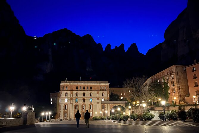 Montserrat Afternoon tour, easy hike and boys choir singing - Stop 1: Montserrat monastery area with 30 minutes of breathing room