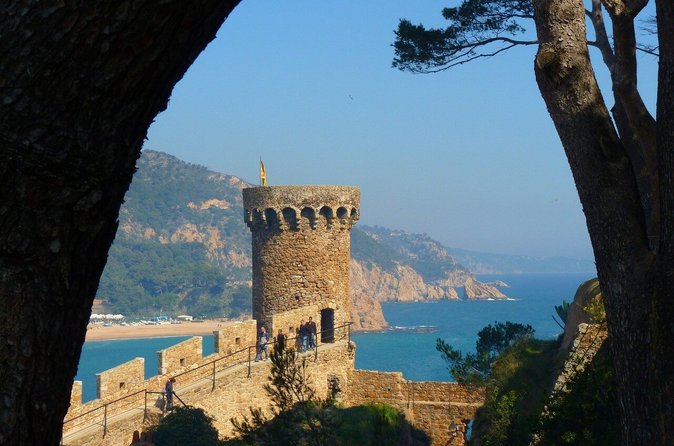 Montserrat, Girona & Costa Brava Small Group Tour with Pick-up - When you arrive: small practical tips that make the day easier