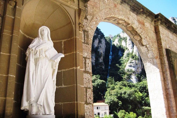Montserrat Monastery and Sagrada Familia Tour with Liquor Tasting - Montserrat’s Liqueur Tasting: A Monastery Break You Don’t Expect