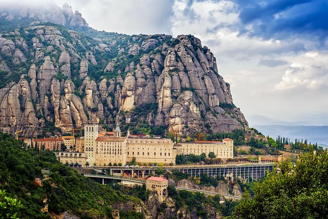 Montserrat Monastery and Sagrada Familia Tour with Liquor Tasting - Barcelona Lunch Gap: Use It, Don’t Fight It