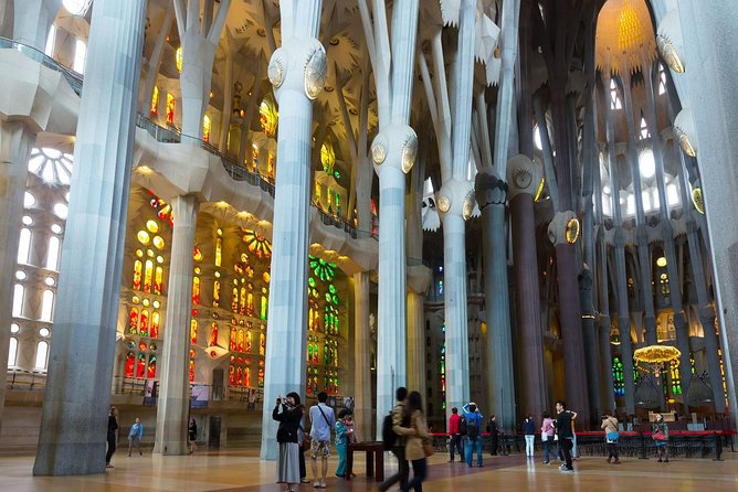 Montserrat Monastery and Sagrada Familia Tour with Liquor Tasting - English Tours With Bilingual Pacing: Plan for Double Explanations