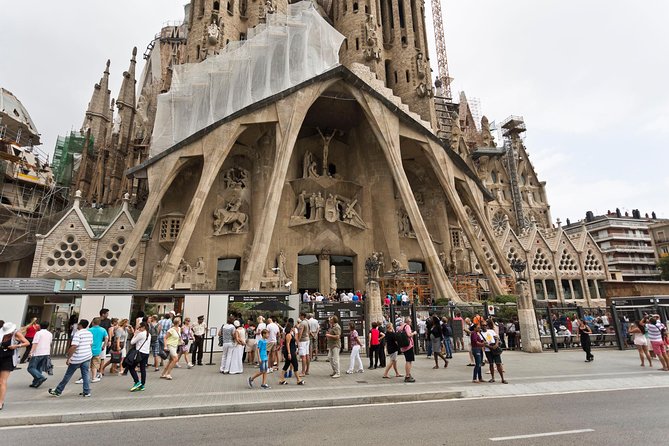Montserrat Monastery and Sagrada Familia Tour with Liquor Tasting - Rack Railway Ticket: Convenience Up the Mountain
