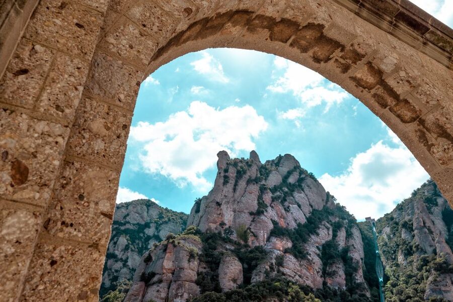 Montserrat: Morning or Afternoon Half-Day Trip with Pickup - First look at Montserrat: free time that sets up the rest