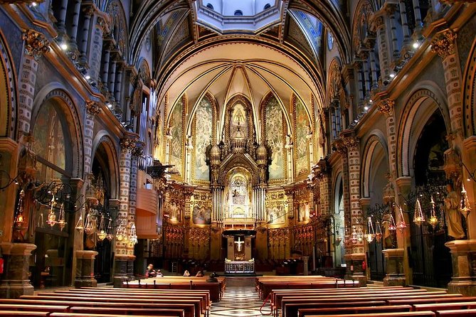 Montserrat Private Tour w/ Official Guide + Hotel or Port pick up - Luxury pickup in Barcelona: the time-saver you’ll notice immediately