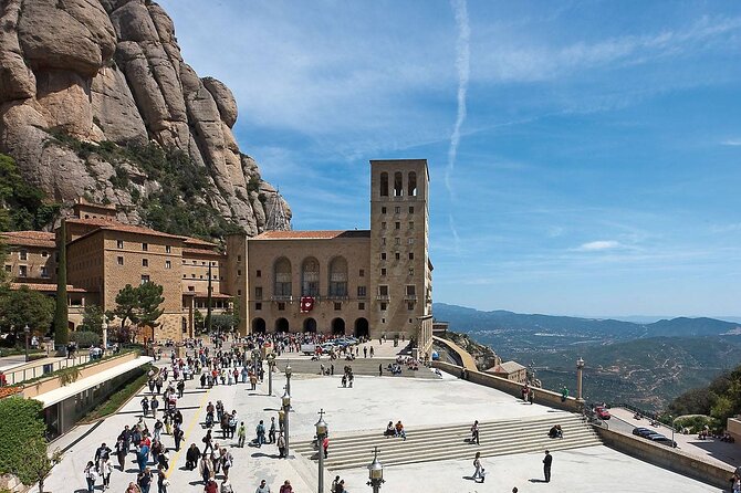 Montserrat Private Tour with Hotel pick-up from Barcelona - The ride to Montserrat: stories that make the place click