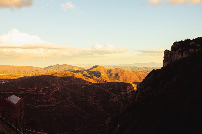 Montserrat Skip the Crowds & Choir Afternoon Tour from Barcelona - Your one-hour free time: walks, viewpoints, and better photos without rushing