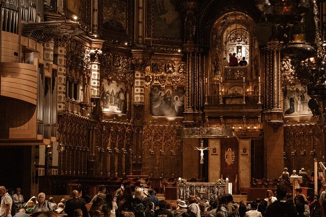 Montserrat Small Group Trip: Basilica & Moreneta with Transfer - Small-group size (max 15) and comfort realities