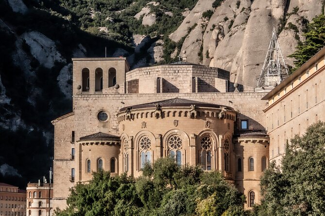 Montserrat Small Group Trip: Basilica & Moreneta with Transfer - Plaza España meetup: the orange umbrella start you want