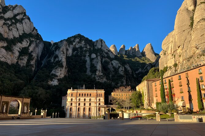 Montserrat very early : Hiking, Abbey, very small group - First stop: the super-early pick-up and van ride
