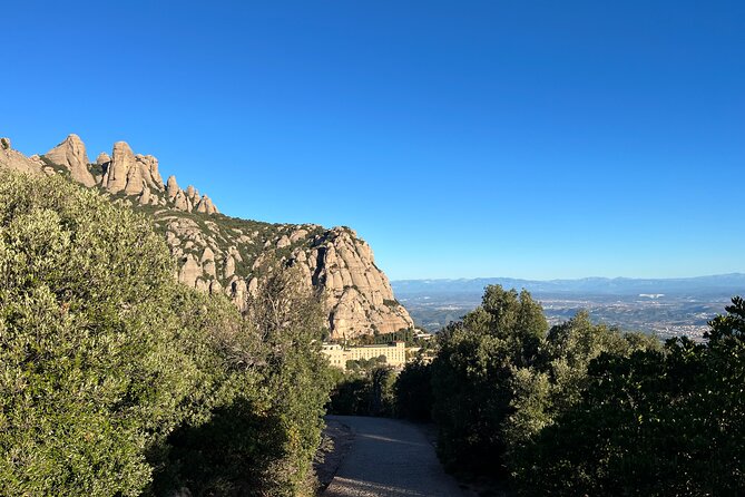 Montserrat very early : Hiking, Abbey, very small group - What the guides add (and how Albert’s style shows up)