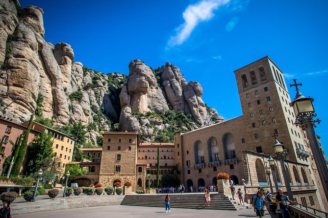 Montserrat & Winery Visit Tour with Traditional Farmhouse Lunch - Meeting at Palau de la Música and Getting Out of Barcelona