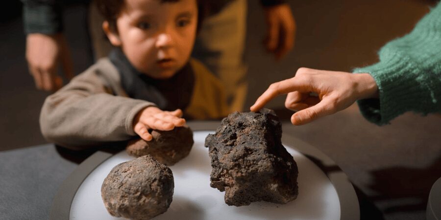 Olot: Espai Cràter Volcanology Center Entry Ticket - Video-mapping and educational games: learning that sticks
