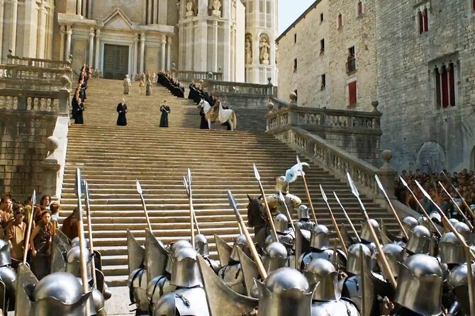 One Hour Game of Thrones Tour - How Guides Jordi and Dani Make Scenes Click in Real Streets