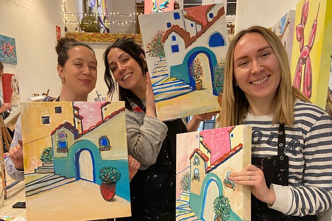 Paint & Wine Workshop in an Art Studio in Barcelona - What happens once you arrive at Arte Bar