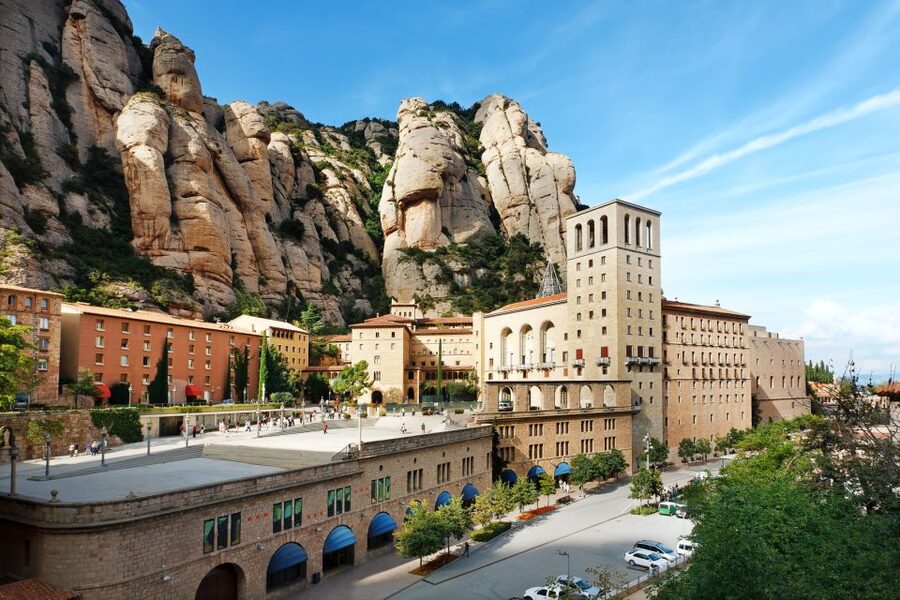 Panoramic Barcelona and Montserrat Excursion - Barcelona on Rails: El Born, the Gothic Quarter, and a Guided Old-City Walk