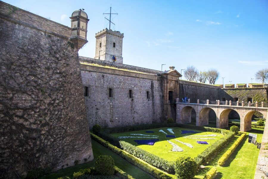 Panoramic Barcelona and Montserrat Excursion - Montjuïc Cable Car: Your Aerial Break Over the City
