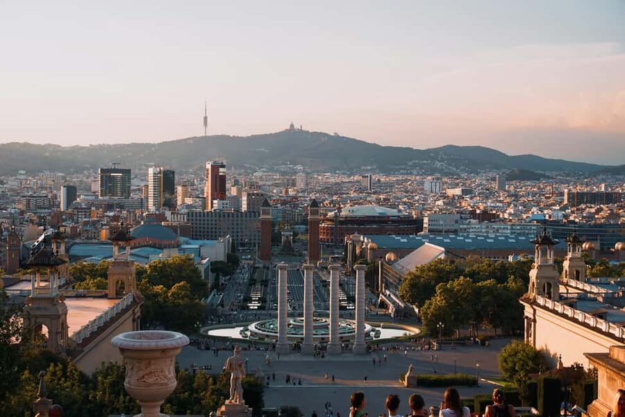 Panoramic Barcelona: Montjuïc, Cable Car, and Beach - Tips to make your day smoother