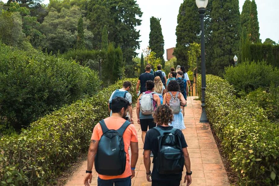 Panoramic Barcelona: Montjuïc, Cable Car, and Beach - Starting at Plaça d’Espanya: your orientation before the climb